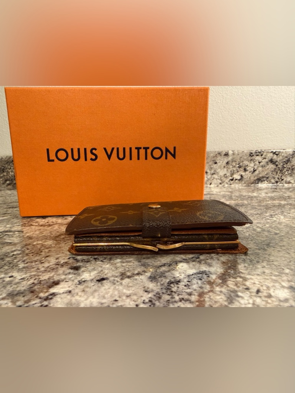 Louis Vuitton Kisslock Wallet *authentic*